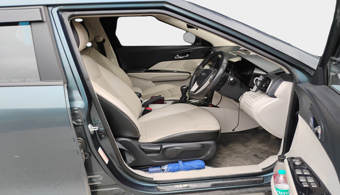 2021 Mahindra XUV300 W8 1.2 PETROL, Petrol, Manual, 76,085 km, interior