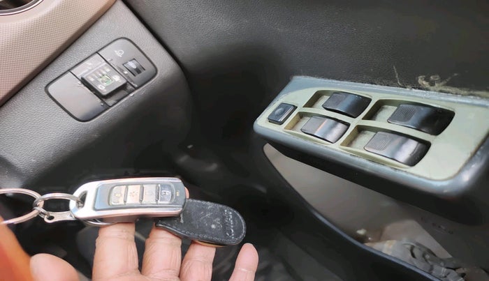 2016 Hyundai Xcent BASE 1.2, Petrol, Manual, 1,74,098 km, interior