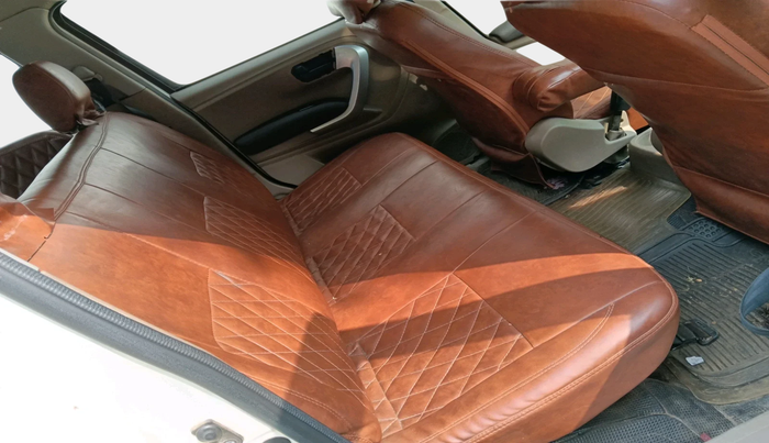 2016 Mahindra TUV300 T8, Diesel, Manual, 86,185 km, interior