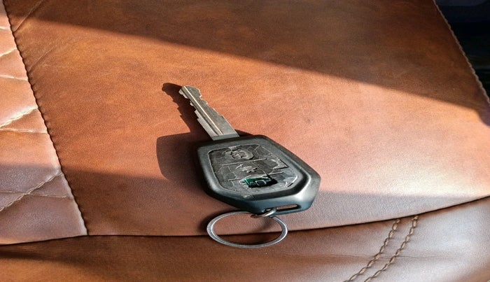 2016 Mahindra TUV300 T8, Diesel, Manual, 86,185 km, interior