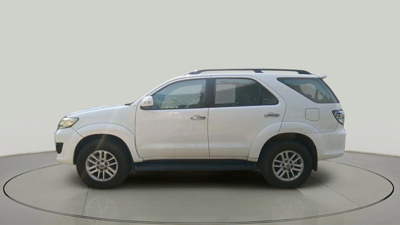 2012 Toyota Fortuner 3.0 4X2 AT, Diesel, Automatic, 2,48,958 km, exterior