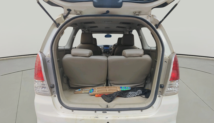 2011 Toyota Innova 2.5 G4 7 STR, Diesel, Manual, 1,30,182 km, exterior