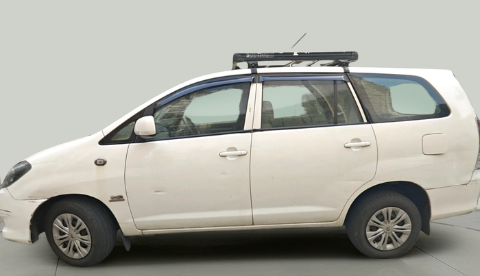 2011 Toyota Innova 2.5 G4 7 STR, Diesel, Manual, 1,30,182 km, exterior