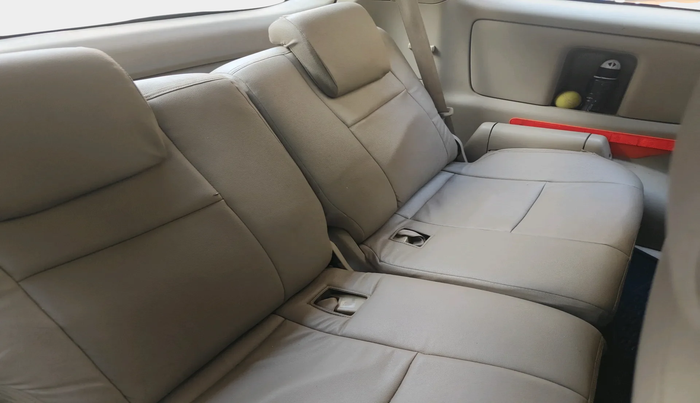 2011 Toyota Innova 2.5 G4 7 STR, Diesel, Manual, 1,30,182 km, interior