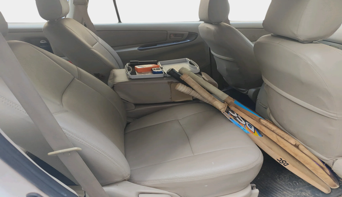 2011 Toyota Innova 2.5 G4 7 STR, Diesel, Manual, 1,30,182 km, interior