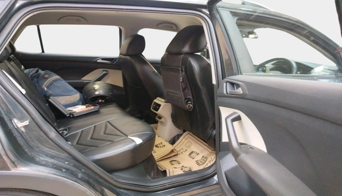 2022 Volkswagen TAIGUN HIGHLINE 1.0 TSI AT, Petrol, Automatic, 25,058 km, interior