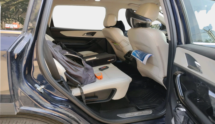 2024 Mahindra XUV700 AX 7 LUXURY D AT 7 STR, Diesel, Automatic, 24,491 km, interior