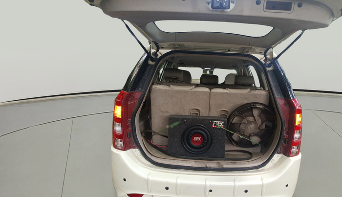 2016 Mahindra XUV500 W4, Diesel, Manual, 99,247 km, exterior