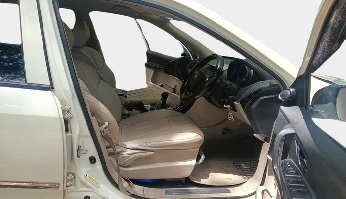2016 Mahindra XUV500 W4, Diesel, Manual, 99,247 km, interior