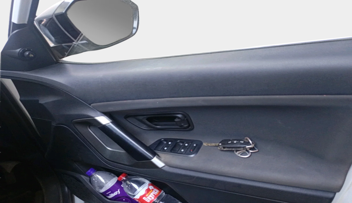 2019 Tata Harrier XM 2.0L KRYOTEC, Diesel, Manual, 1,25,107 km, interior