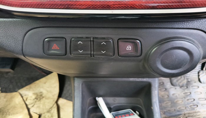 2017 Renault Kwid 1.0 RXT 02 Anniversary Edition, Petrol, Manual, 67,194 km, interior