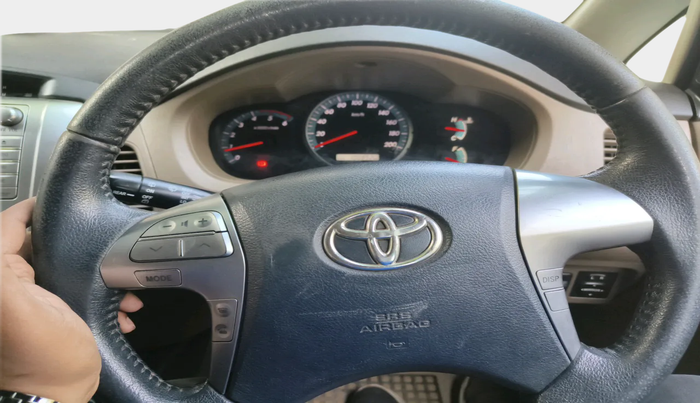 2015 Toyota Innova 2.5 VX 8 STR, Diesel, Manual, 1,00,852 km, interior