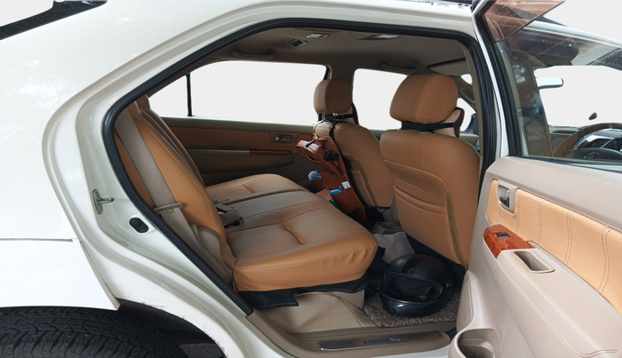2011 Toyota Fortuner 3.0 4X4 MT, Diesel, Manual, 1,17,205 km, interior