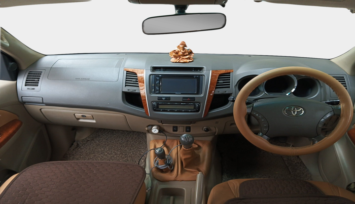 2011 Toyota Fortuner 3.0 4X4 MT, Diesel, Manual, 1,17,205 km, interior