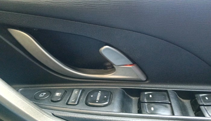 2016 Mahindra XUV500 W10 AT 1.99, Diesel, Automatic, 76,251 km, interior