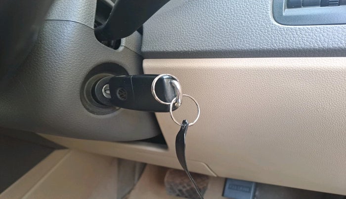 2016 Volkswagen Vento HIGHLINE PETROL AT, Petrol, Automatic, 97,356 km, interior