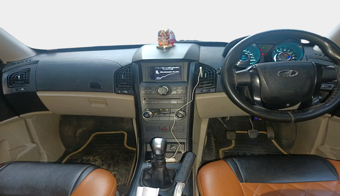 2017 Mahindra XUV500 W4, Diesel, Manual, 73,097 km, interior