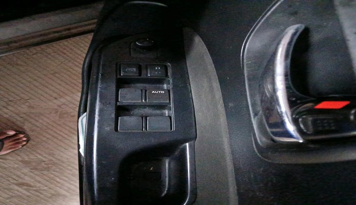 2012 Maruti Swift ZXI, Petrol, Manual, 1,18,914 km, interior