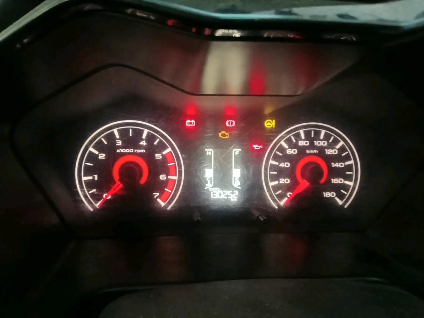 2016 Mahindra Kuv100 K4 6 STR, Petrol, Manual, 1,30,252 km, interior