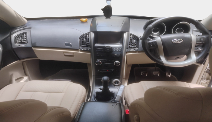 2015 Mahindra XUV500 W10, Diesel, Manual, 1,29,242 km, interior