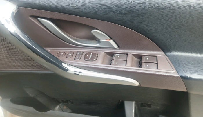 2012 Mahindra XUV500 W8, Diesel, Manual, 1,68,814 km, interior