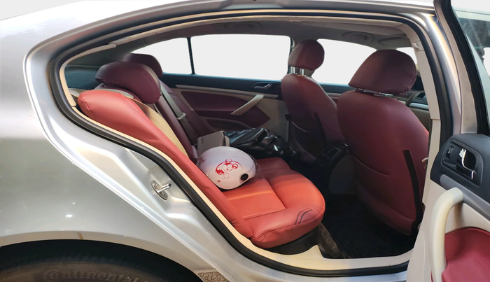 2011 Skoda Laura AMBIENTE 2.0 TDI CR AT, Diesel, Automatic, 2,31,289 km, interior