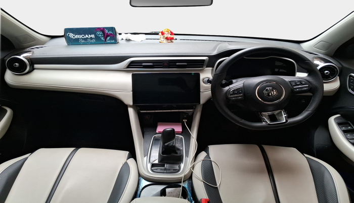 2024 MG ASTOR Select 1.5 CVT (Ivory), Petrol, Automatic, 10,965 km, interior