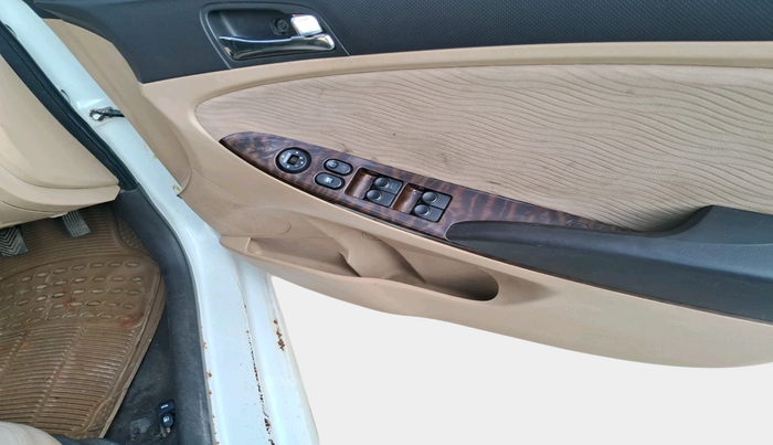 2011 Hyundai Verna FLUIDIC 1.6 VTVT EX, Petrol, Manual, 97,297 km, interior