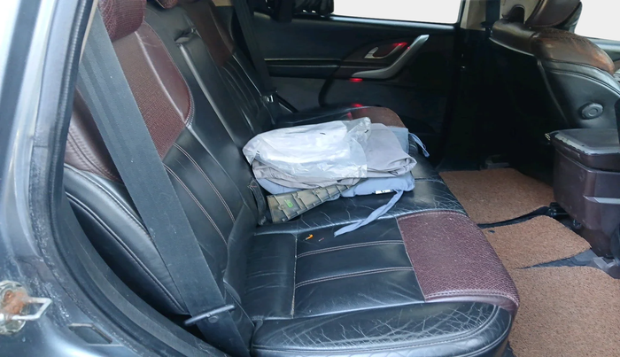 2012 Mahindra XUV500 W8, Diesel, Manual, 1,08,942 km, interior
