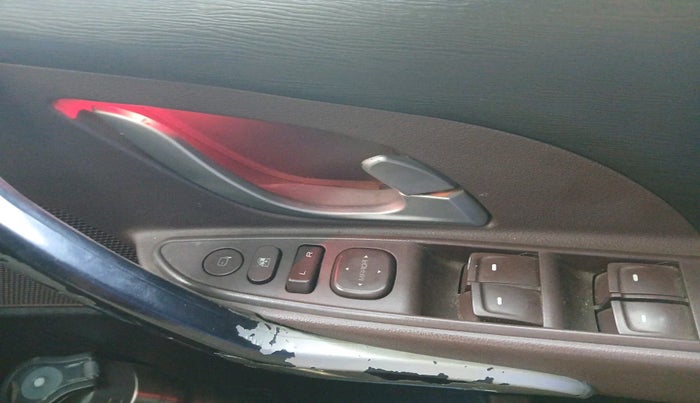 2012 Mahindra XUV500 W8, Diesel, Manual, 1,08,942 km, interior