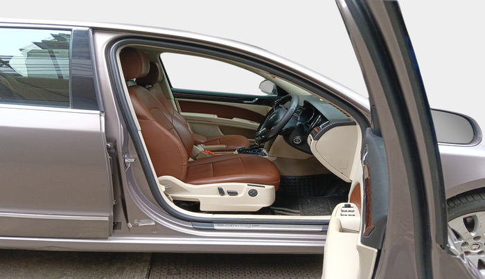 2014 Skoda Superb ELEGANCE 1.8 TSI AT, Petrol, Automatic, 1,55,660 km, interior
