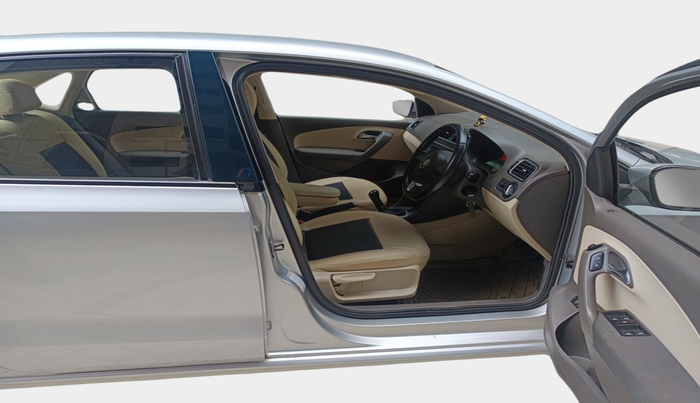 2010 Volkswagen Vento HIGHLINE 1.6 MPI, Petrol, Manual, 61,289 km, interior