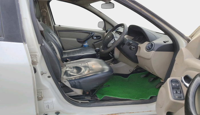 2014 Nissan Terrano XV D THP PREMIUM 110 PS, Diesel, Manual, 1,63,950 km, interior