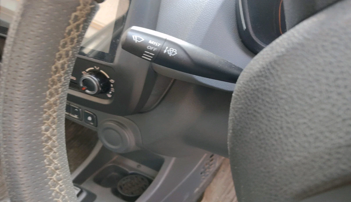 2016 Renault Kwid RXT 1.0, Petrol, Manual, 25,428 km, interior