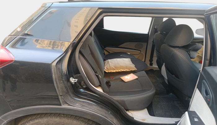 2022 Mahindra XUV300 W6 1.2 PETROL, Petrol, Manual, 26,433 km, interior