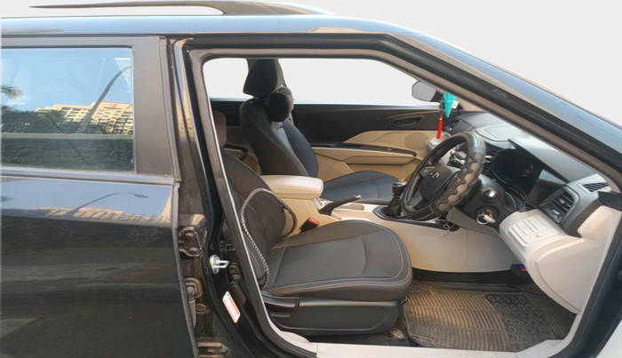 2022 Mahindra XUV300 W6 1.2 PETROL, Petrol, Manual, 26,433 km, interior