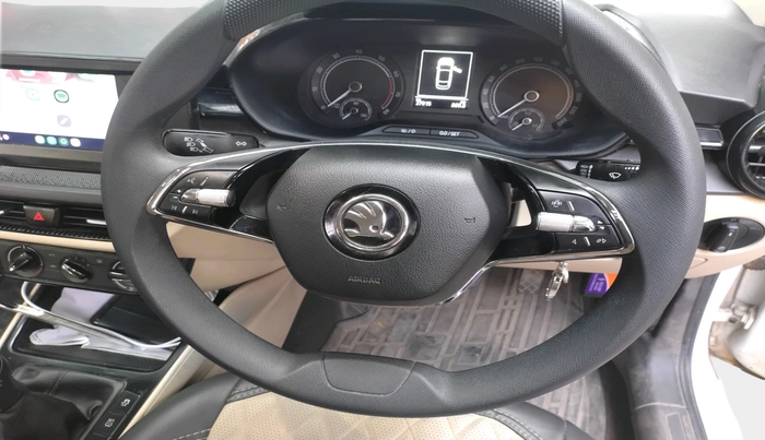 2023 Skoda SLAVIA ACTIVE 1.0L TSI MT, Petrol, Manual, 27,915 km, interior