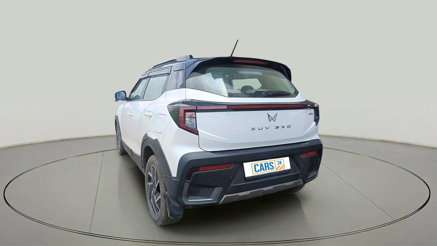 2024 Mahindra XUV 3XO AX7L 1.2 Petrol AT, Petrol, Automatic, 4,500 km, exterior