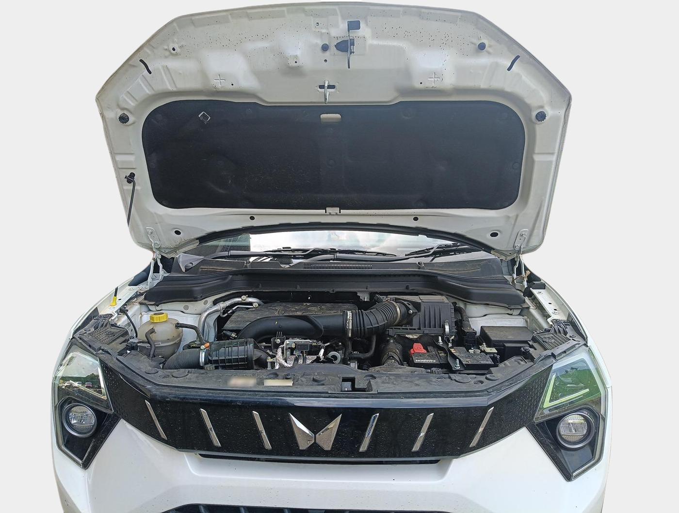 2024 Mahindra XUV 3XO AX7L 1.2 Petrol AT, Petrol, Automatic, 4,500 km, exterior