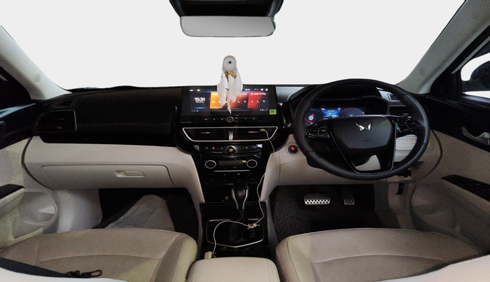 2024 Mahindra XUV 3XO AX7L 1.2 Petrol AT, Petrol, Automatic, 4,166 km, interior