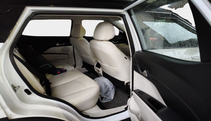 2024 Mahindra XUV 3XO AX7L 1.2 Petrol AT, Petrol, Automatic, 4,166 km, interior