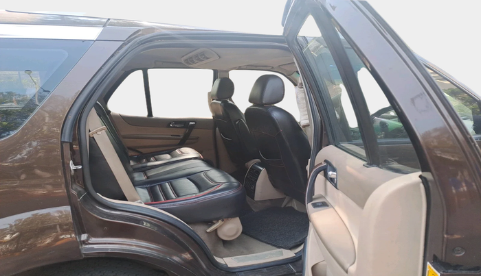 2014 Tata Safari 4X2 VX DICOR 2.2 VTT, Diesel, Manual, 1,71,830 km, interior