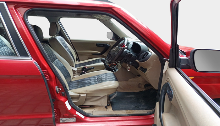 2017 Mahindra TUV300 T6 PLUS, Diesel, Manual, 1,13,395 km, interior
