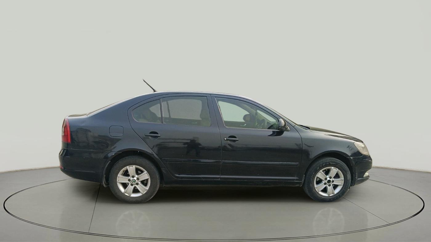 2012 Skoda Laura AMBITION 2.0 TDI CR MT, Diesel, Manual, 94,729 km, exterior