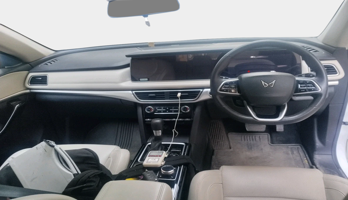 2023 Mahindra XUV700 AX 7 LUXURY D AT 7 STR, Diesel, Automatic, 61,214 km, interior