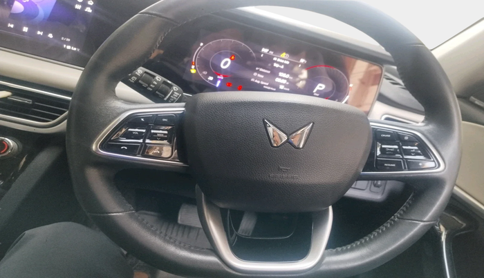 2023 Mahindra XUV700 AX 7 LUXURY D AT 7 STR, Diesel, Automatic, 61,214 km, interior