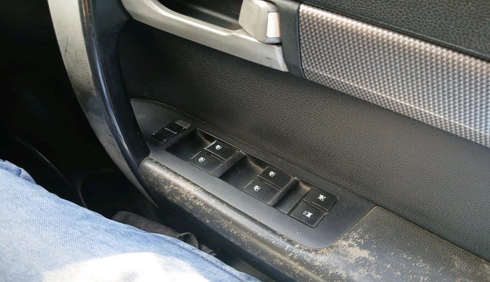 2012 Chevrolet Captiva LTZ AWD AT, Diesel, Automatic, 1,74,495 km, interior