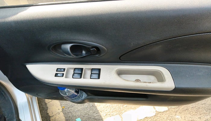 2016 Nissan Micra Active XV, Petrol, Manual, 51,834 km, interior