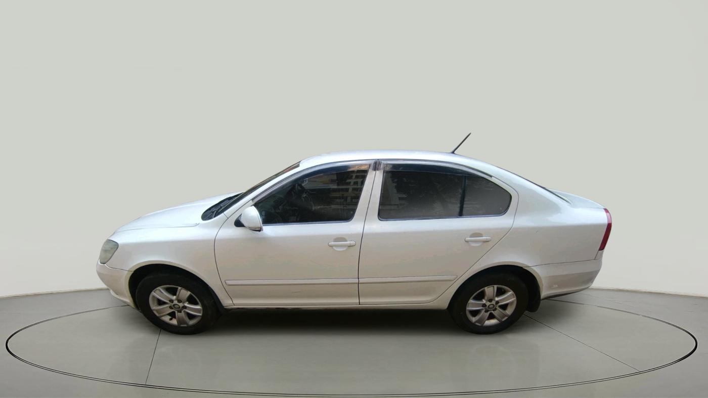 2011 Skoda Laura AMBIENTE 2.0 TDI CR MT, Diesel, Manual, 1,30,988 km, exterior