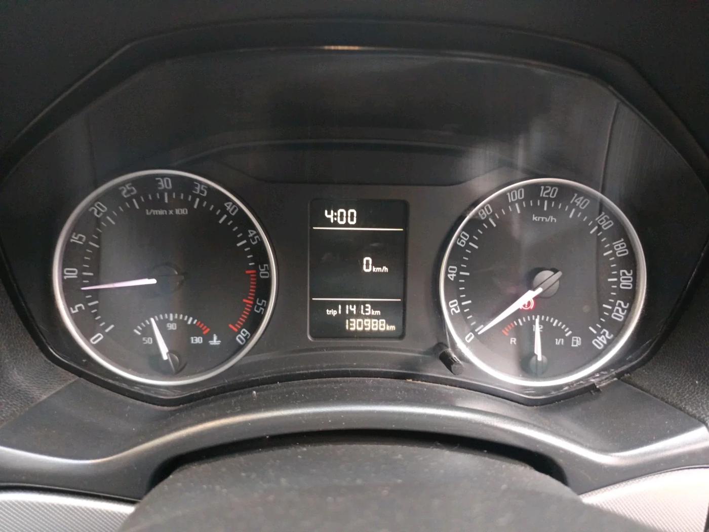 2011 Skoda Laura AMBIENTE 2.0 TDI CR MT, Diesel, Manual, 1,30,988 km, interior